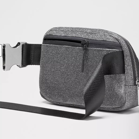 Lululemon Everywhere Glitter Belt Bag 1L in Dark Silver/Graphite Grey/Silver - Picture 2 of 8
